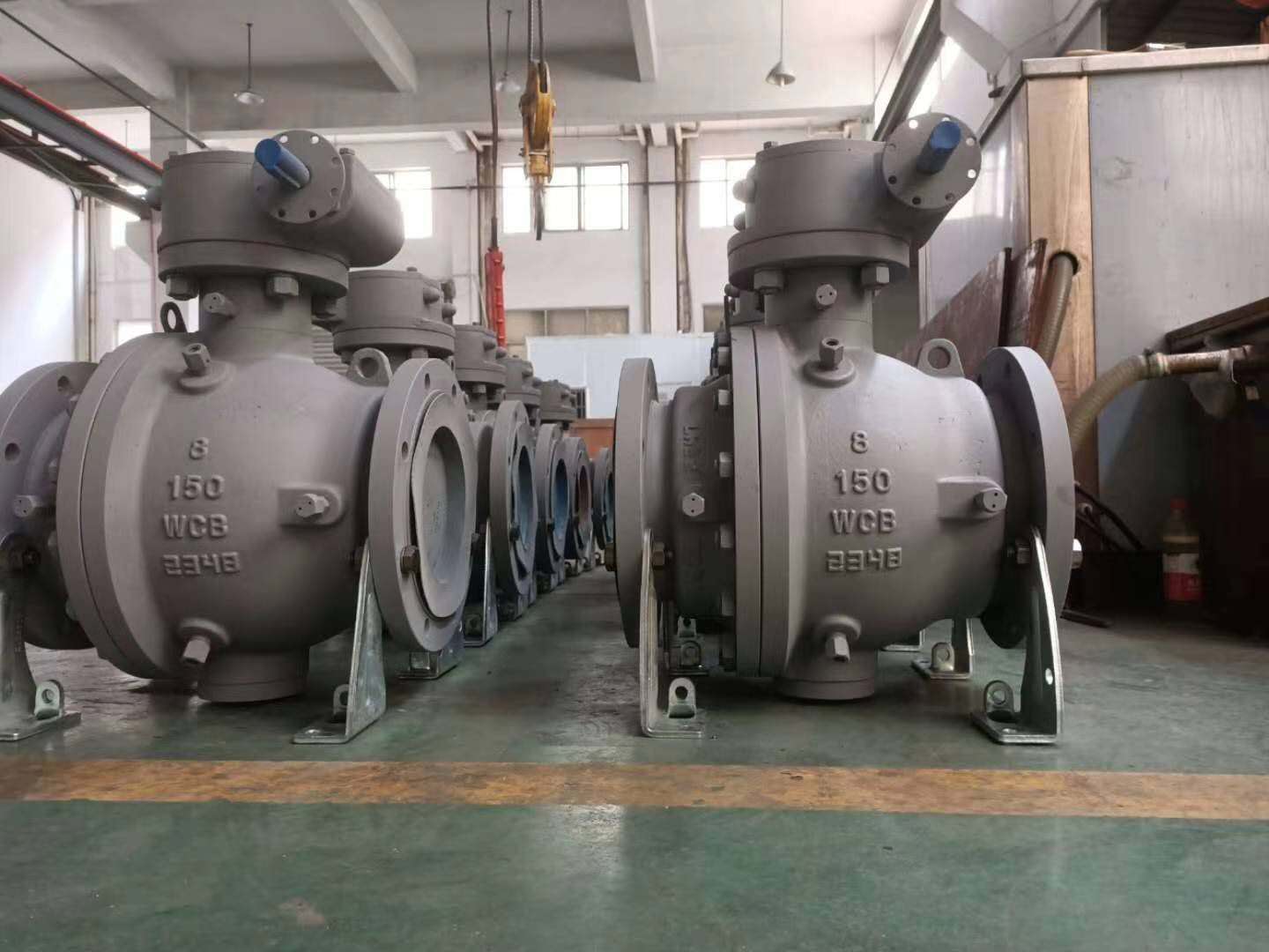 V&aacute;lvula de bola montada en mu&ntilde;&oacute;n de brida API6D de acero al carbono WCB de 2 piezas con tornillo sin fin 1 