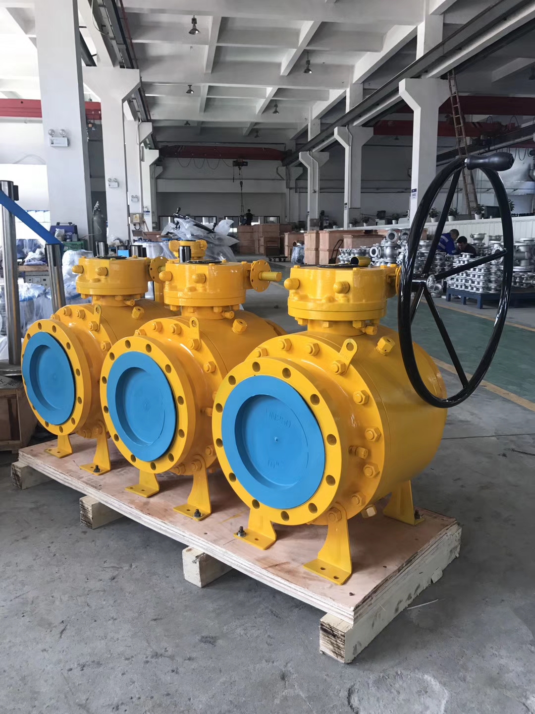 V&aacute;lvula de bola con brida de 3 piezas montada en mu&ntilde;&oacute;n de acero forjado